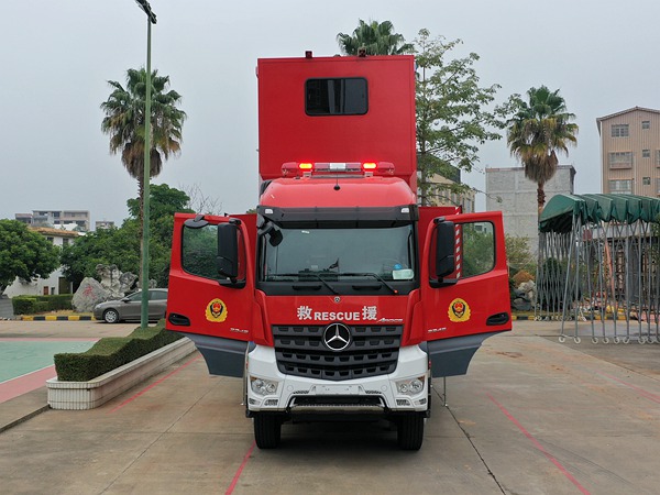 奔馳通訊指揮車