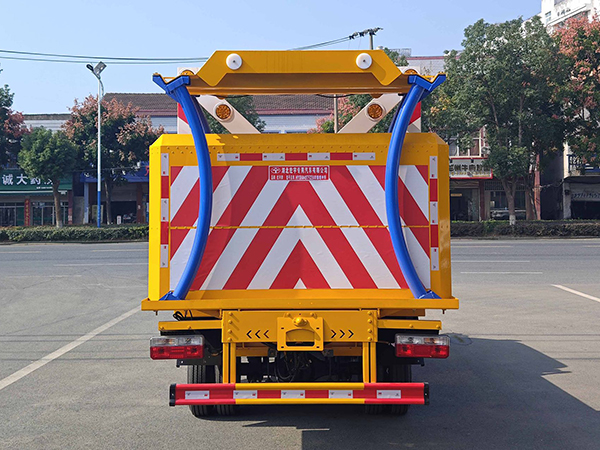 東風途逸藍牌70k防撞緩沖車