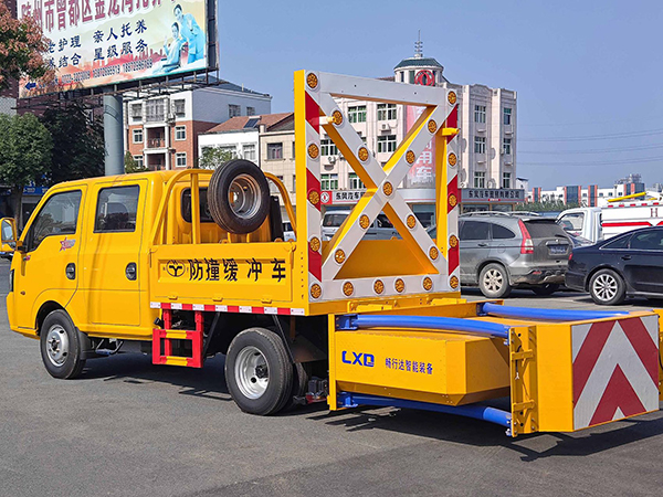 東風途逸藍牌70k防撞緩沖車