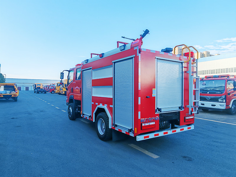 東風四驅3.5噸水罐消防車(全柴112KW)