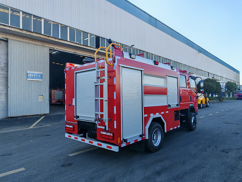 東風四驅3.5噸水罐消防車(全柴112KW)