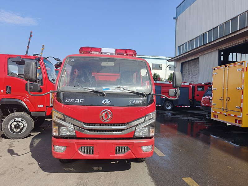 小多利卡2.5噸水罐消防車(chē)