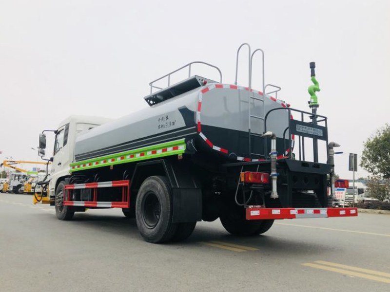 東風天錦城市護欄清洗車