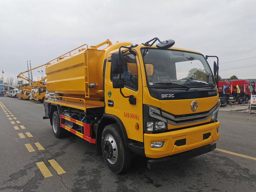 東風多利卡方罐清洗吸污車