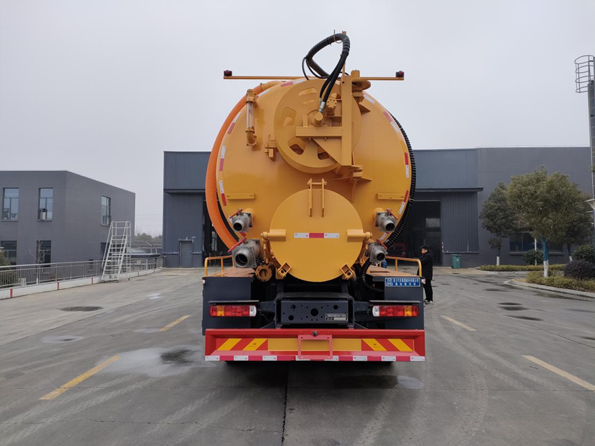 標準東風錦程后八輪清洗吸污車