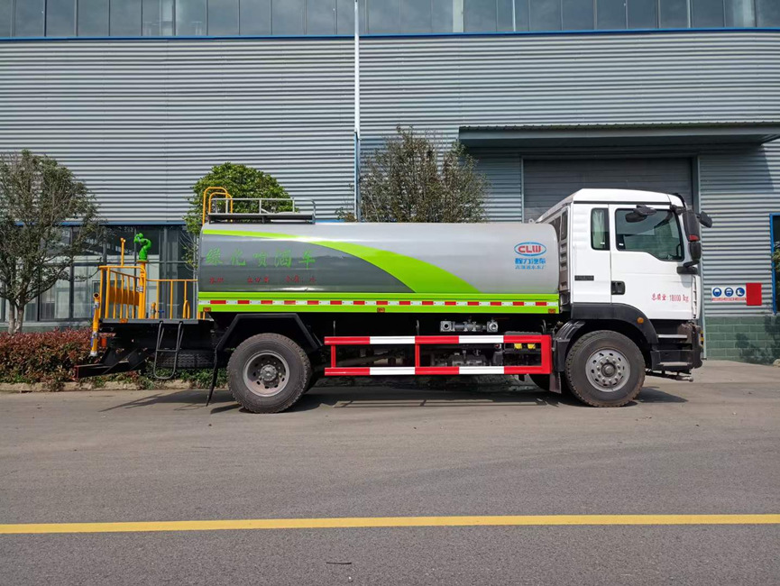 重汽汕德卡13.6方綠化噴灑車(chē)